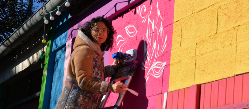 La street artist Kellymiti signe une fresque immersive pour Tempo Latino 2026