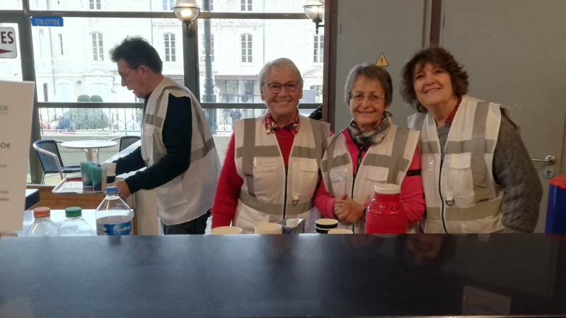 France Alzheimer servait le café
