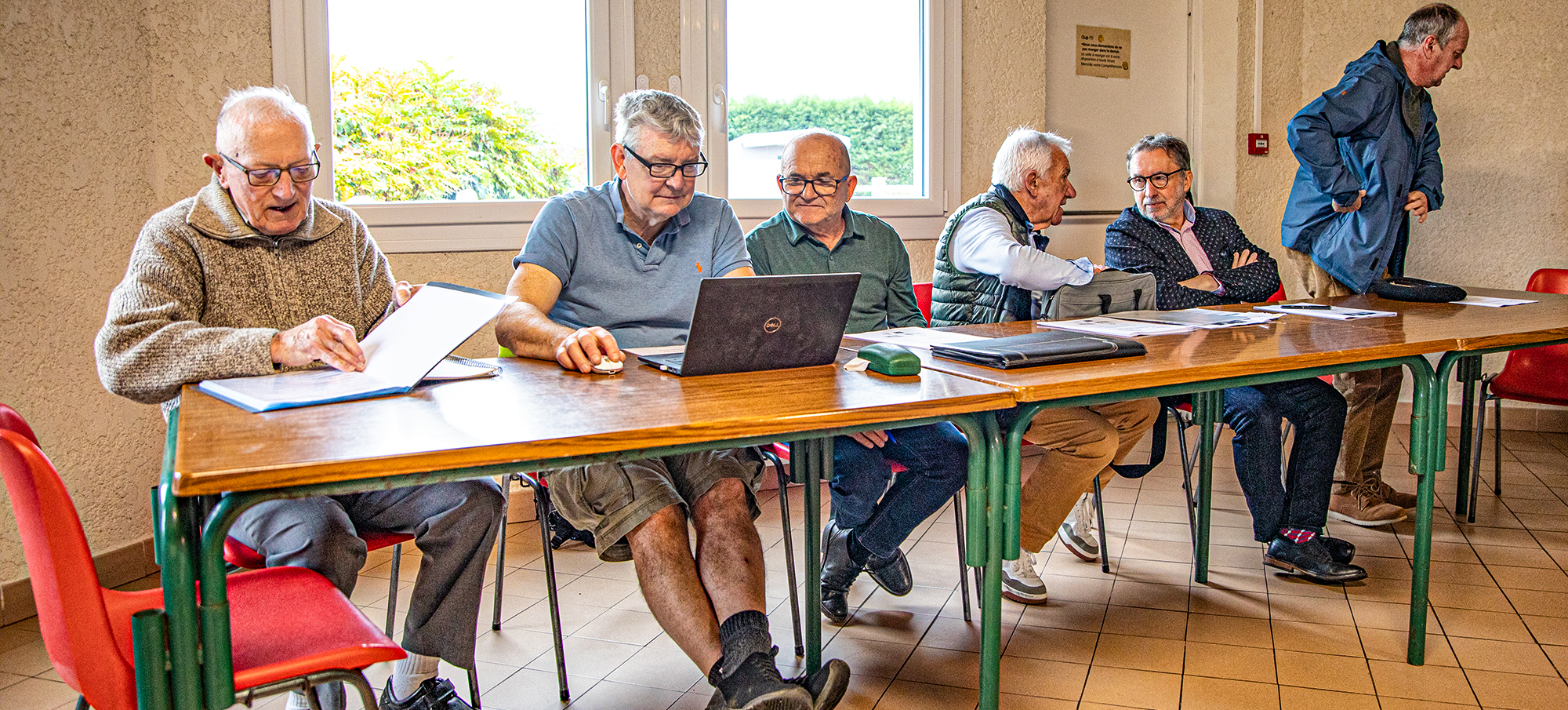 De g. à dr.: Maurice Jurquet, Steve Clark (secrétaire), Jean-Bernard Job, Jacques Barthe, Christian Peyret et  Rob Robinson (secrétaire) 1bis 280226.jpg