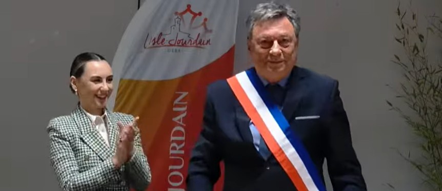 Mr le Maire Eric Bizard avec la première adjointe Eloise Davezac