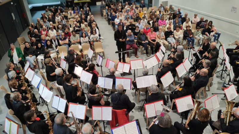 Concert du VSOP organisé par l’ASPAD : public séduit,musiciens joyeux et talentueux pour un après midi musicalréussi.