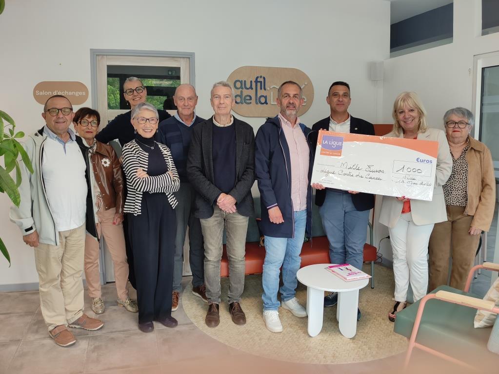 Le Rotary Club d'Auch et Harmonie Mutuelle font un don de, respectivement de 1000 euros et 800 euros à La Ligue contre le cancer