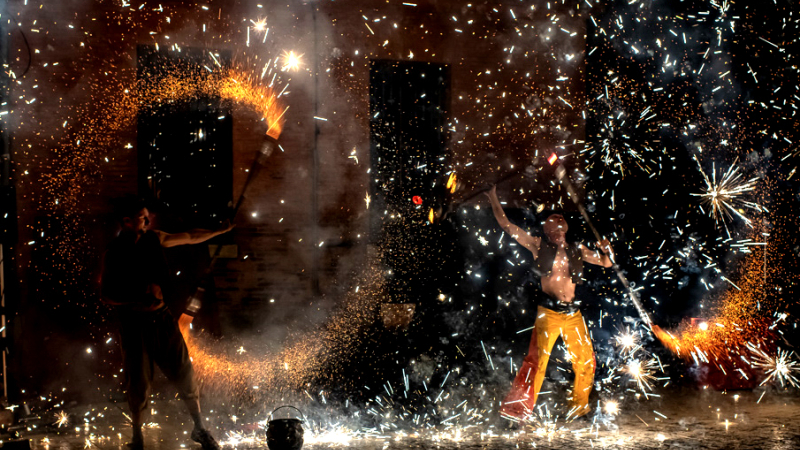 Soirée jeux et spectacle de feu à La Ferme en Scène vendredi !