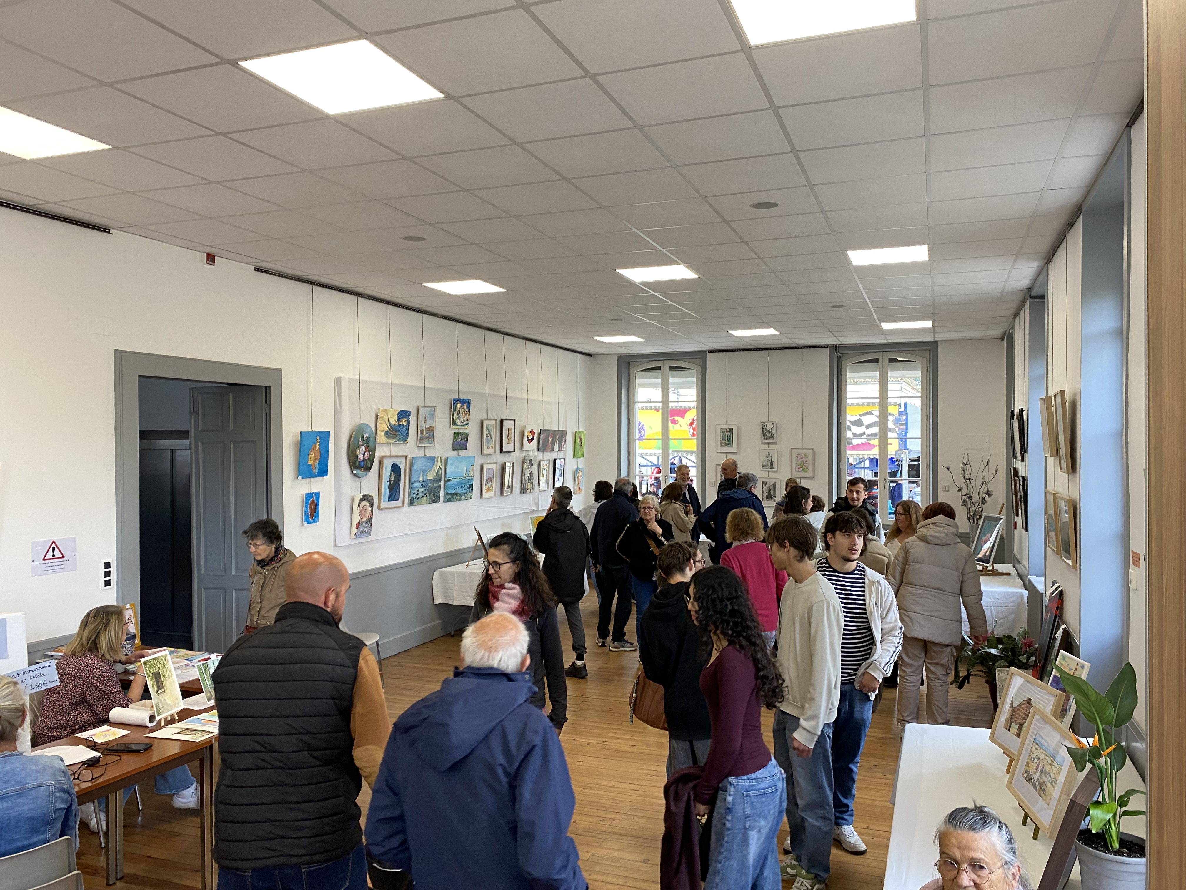 Lors du récent corso fleuri risclois, la population a franchi les portes de l'exposition organisée par "l'Amicale des Arts Plastiques"