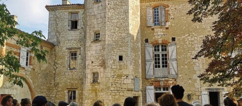 Randonnée culturelle au départ de Cologne avec visite du château du Bartas à Saint-Georges.