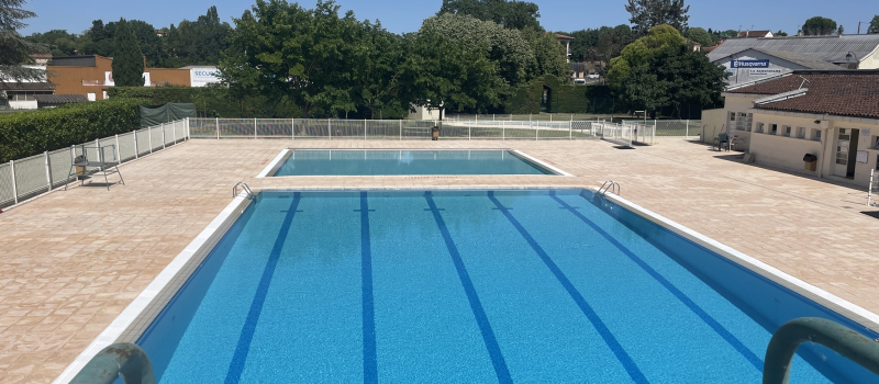 Tic tac… tic tac… quelque chose se prépare à la piscine