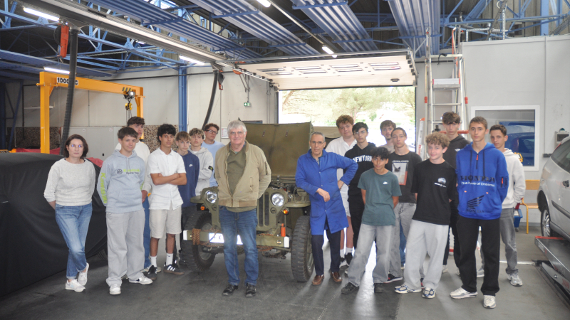 Le Jeep Club d'Artagnan à la rencontre des élèves du lycée automobile de Nogaro