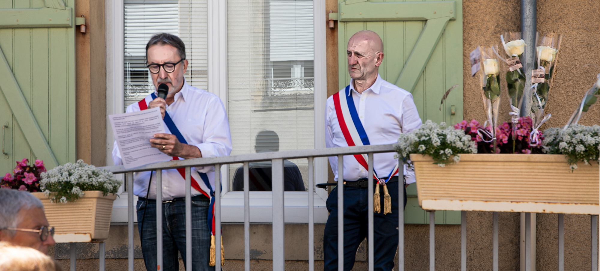 Christian Peyret et Patrick Guichebarou devant la mairie de Nogaro