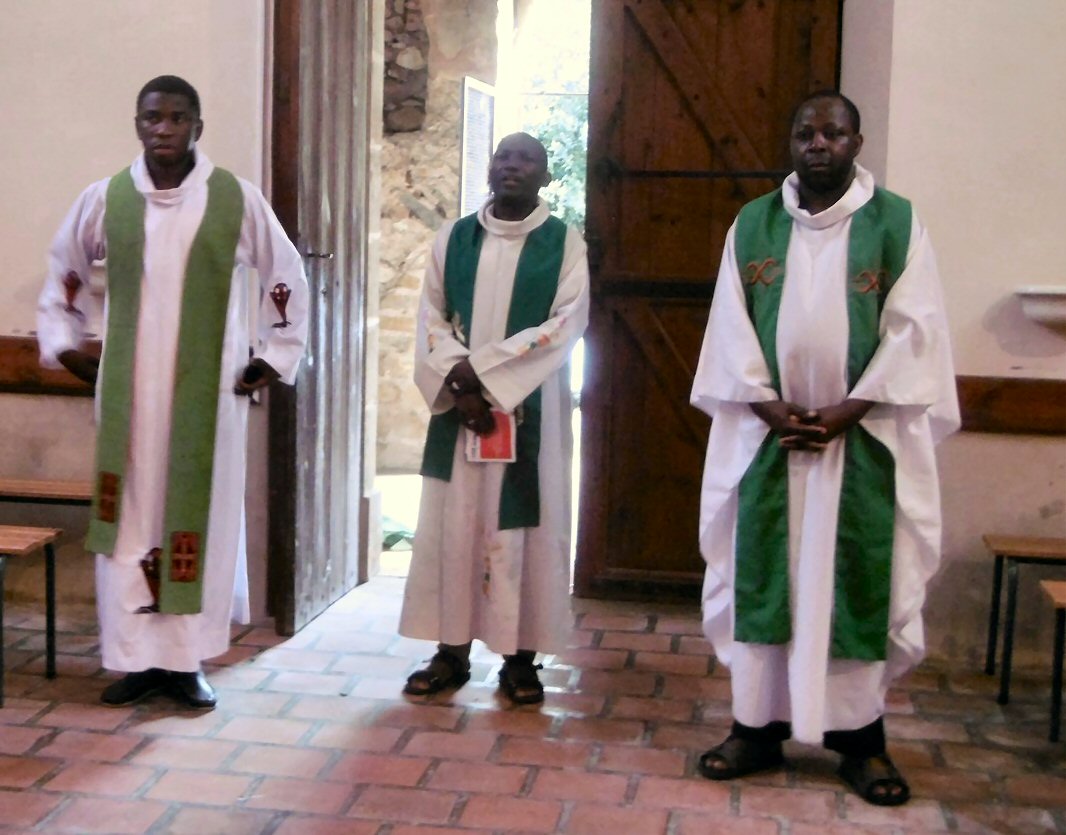 Les pères, Jean-François ,Armand et  Emmanuel , responsables de la paroisse Sainte-Marie-Madeleine en Astarac