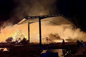 Un incendie détruit un hangar de 1 600 m2 et ses panneaux photovoltaïques,