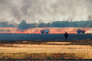 Deux incendies de chaumes se soldent par un premier incendie de 7 ha et un engin agricole et aussi par un second de 4 ha