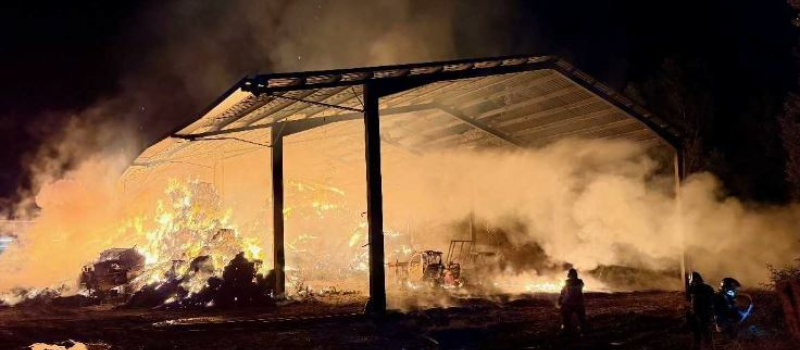Un important incendie détruit un hangar et 300 m2 de végétation.