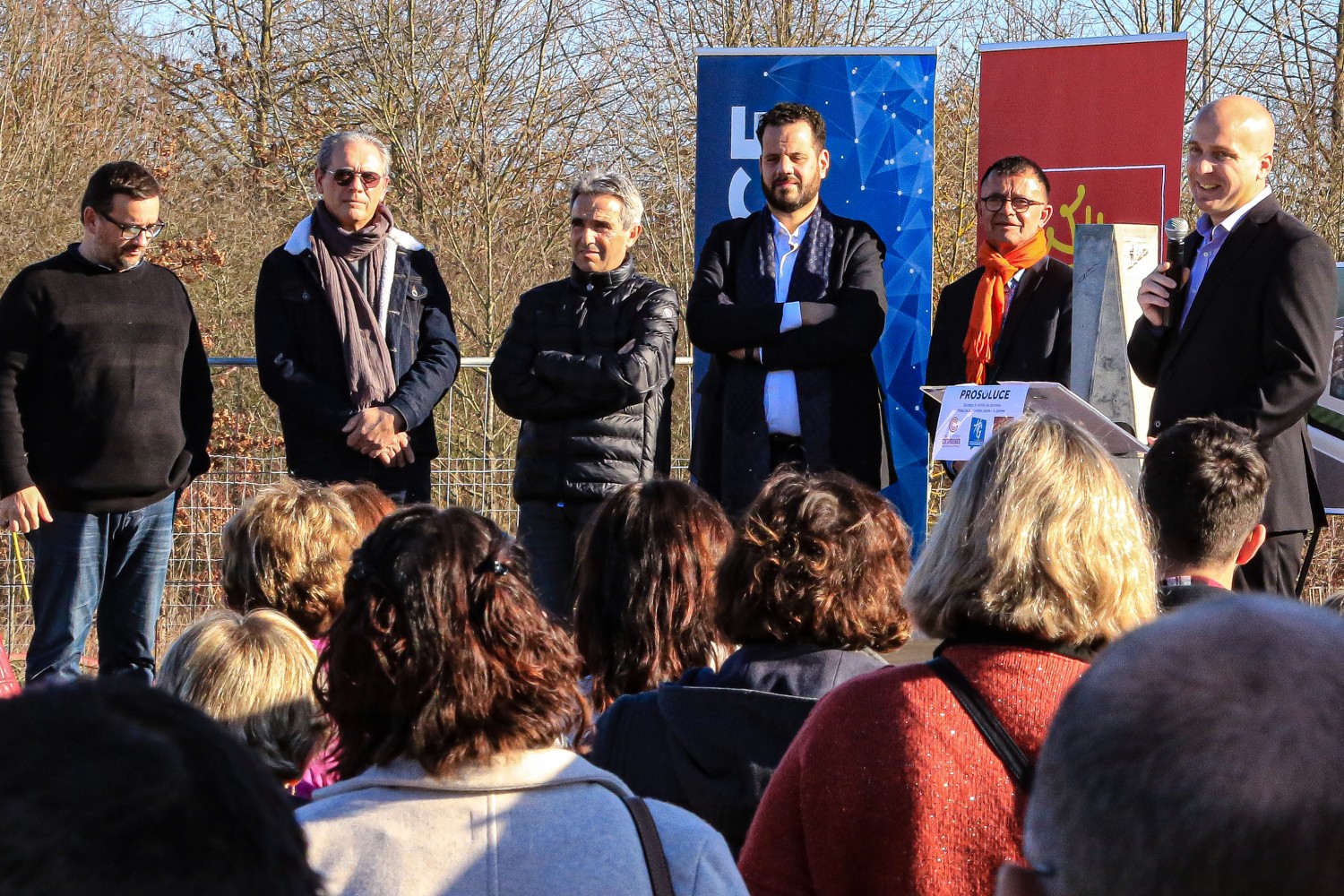 Podium et public (Photo par Serge Gousse)
