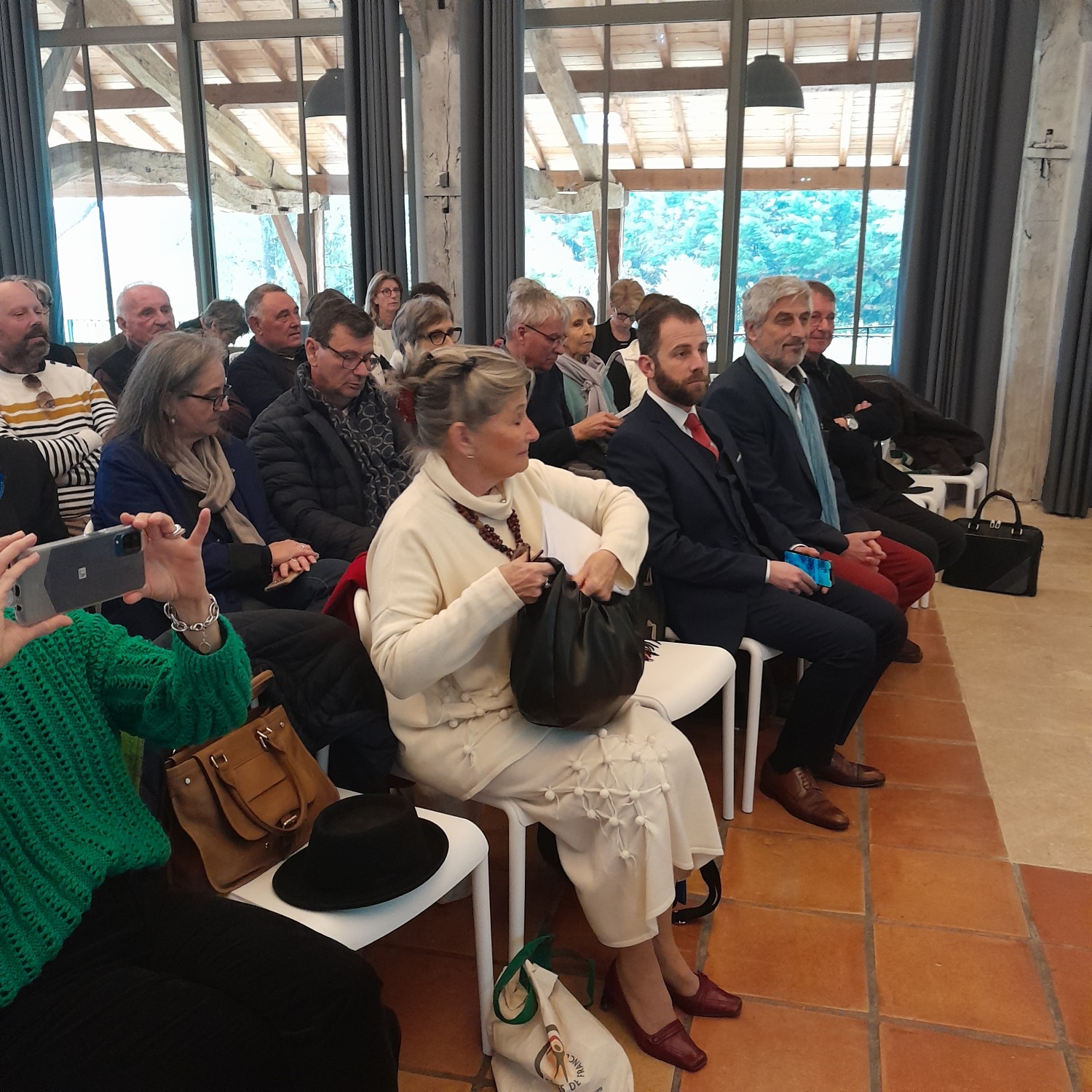 Une assemblée nombreuse et attentive