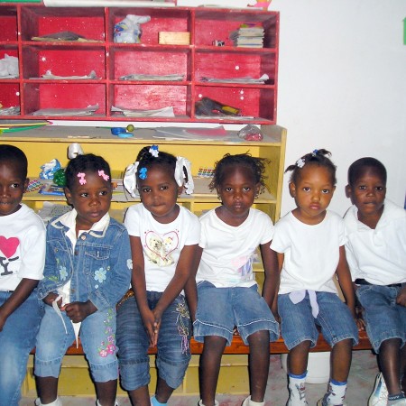 Classe maternelle en Haïti.JPG
